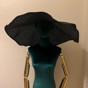 Matte Collection Fiji Oversize Beach Hat. BNWT